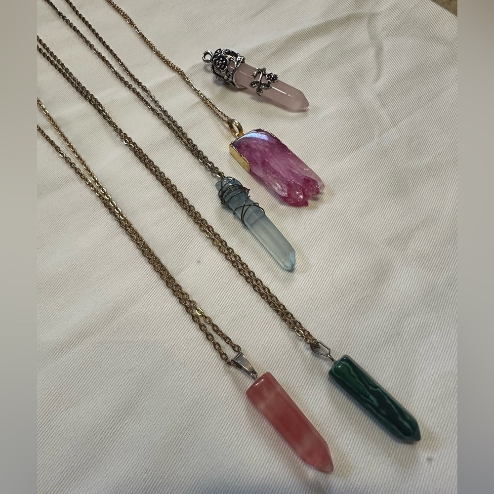 Healing crystal necklace lot